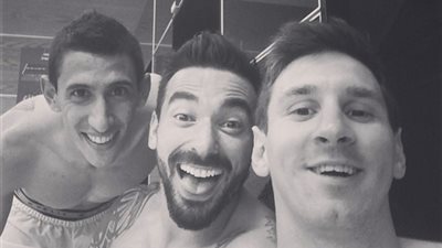 بالصورة.. «ميسي» يحتفل مع دي ماريا بالفوز على سويسرا