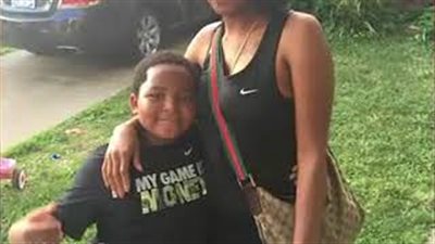 رد فعل مؤثر لطفل مشرد حصل على سرير ( فيديو)