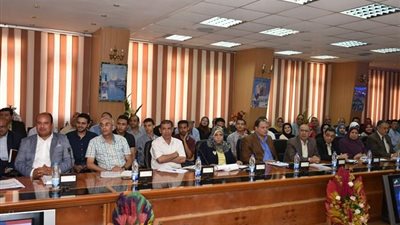 محافظ الشرقية يدعم «بسمة للإيواء» بمليون جنيه (صور)