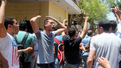 القبض على 14 طالبًا بـ«الثانوية» خلال تظاهرهم أمام «الوزارة»