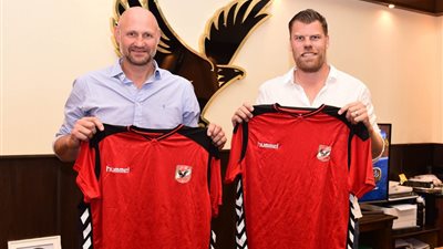 ليندجرين يعود إلى السويد غدا بعد توقيع عقود تدريب رجال يد الأهلي