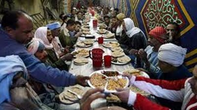 «موائد الرحمن» بالبحر الأحمر.. تقربًا إلى الله أم للتباهي.. «محمد على»: للثواب والأجر الذي حدثنا عنه الرسول الكريم.. والتسابق لعمل الخير.. «توفيق»: نوعا من أنواع التضامن.