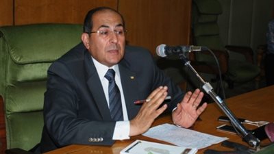 محافظ سوهاج يكلف بعلاج طفل مصاب بضمور في المخ على نفقة الدولة