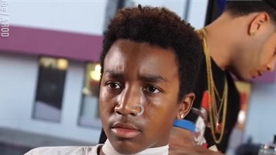 تصفيفة شعر شاب تحصد سخرية مواقع التواصل الاجتماعي (فيديو)