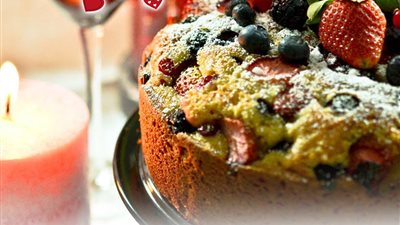 كيك الفواكه الحمراء من مطبخ آسيا.. لزوجك في عيد الحب