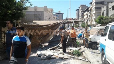 حملة لإزالة الإشغالات في محيط مدارس دمياط