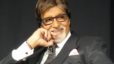 أميتاب باتشان يشيد بفيلم «باريلي كي برفي»