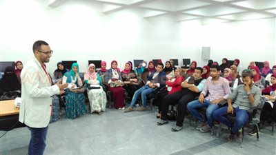 بالصور.. سيمنار «بدايتك لاحتراف الإعلام» بـ«آداب دمنهور»