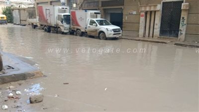 مياه الأمطار تغرق منازل وأسواق الإسكندرية