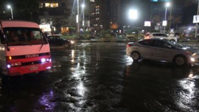 «المرور» تحذر من السرعة بالتزامن مع هطول الأمطار على الطرق