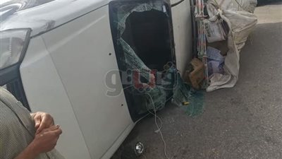 إصابة شخص بحادث تصادم سيارة بتوكتوك في اﻹسماعيلية (صور)