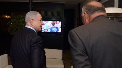 محلل إسرائيلي يكشف هوية ملتقط صورة نتنياهو وشكري في نهائي اليورو