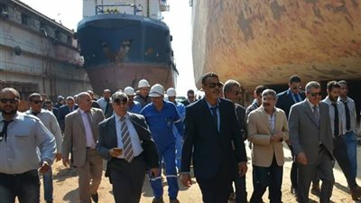 نائب رئيس هيئة قناة السويس يتفقد أعمال وحدة «البانتون»