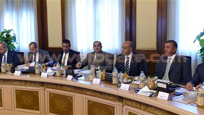 5 تقارير وزارية في اجتماع مجلس المحافظين.. «التعليم»: توفير 80% من الكتب الدراسية على موقع الوزارة.. «الإسكان»: معدلات تنفيذ المشروعات القومية تسير بشكل جيد.. و«التموين»: