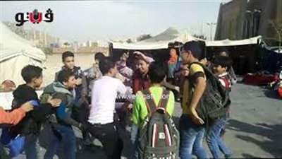 وصلة رقص على المهرجانات لأطفال رحلة مدرسية بمعرض الكتاب (فيديو)