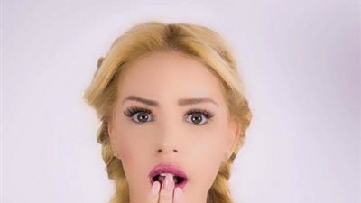 بالصور.. إعلامية عربية مشهورة تخطف الأنظار بشبهها لـ«إيفانكا ترامب»