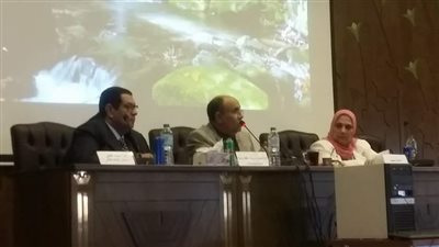 مبروك عطية يناقش وسطية الإسلام في جامعة القاهرة (صور)