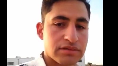 «أمير المصري» يمازح متابعيه بسيارة «تمساحة»