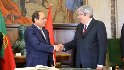 تفاصيل ثاني أيام السيسي في لشبونة.. الرئيس يبحث تعزيز الاستثمارات مع رجال الأعمال.. يستعرض رؤية مصر لمواجهة الإرهاب بالأكاديمية العسكرية.. يزور البرلمان البرتغالي