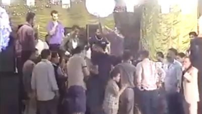 بالفيديو.. على طريقة «بخري وخمسي».. مسرح ينهار بالمعازيم في الشرقية