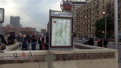بالصور.. خطأ فادح من مسئولي المترو بمحطة أنور السادات