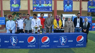 التعليم تفتتح ملعبا لكرة القدم الخماسية بالإسماعيلية (صور)