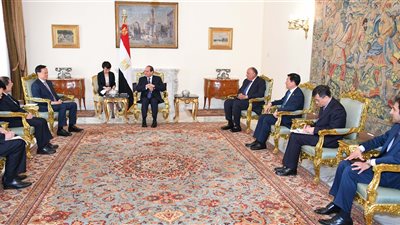 يوم رئاسي حافل.. السيسي يبحث جذب مزيد من الاستثمارات الصينية.. يناقش مشروع الربط الكهربائي مع قبرص.. يعين ياسر أبو الفتوح رئيسا للجنة التحفظ على أموال الإخوان