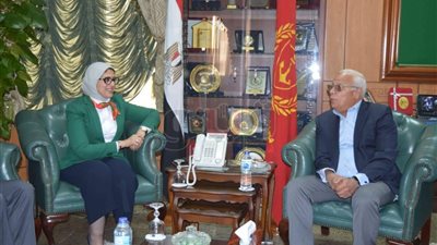 محافظ بورسعيد يستقبل وزيرة الصحة (صور)