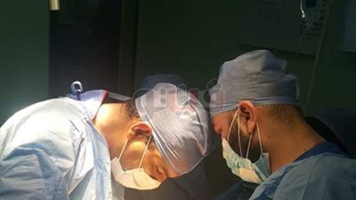 إجراء عملية جراحية دقيقة بمستشفى المجمع الطبي في طنطا