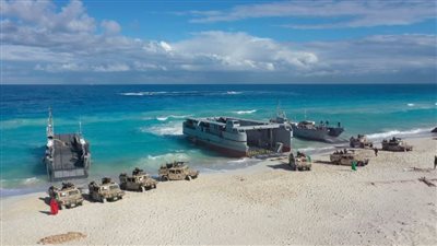 القوات البحرية تنفذ عملية برمائية بالبحر المتوسط وعدد من الرمايات