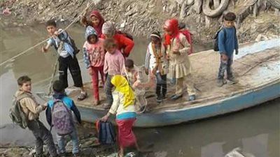 أولياء أمور طلاب مدرسة الصعايدة يطالبون بـ«كوبري» في الفيوم (صور)