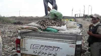 ضبط سيارة منغرسة في الرمال محملة بأسماك مهربة في أسوان