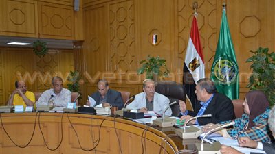 بالصور.. محافظ الإسماعيلية يشيد بجهود جمعية الهلال الأحمر