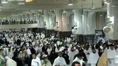 بث مباشر.. صلاة العشاء والتراويح من الحرم المكي