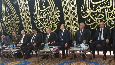 محافظ الشرقية يؤدي واجب العزاء في والدة مدير الأمن