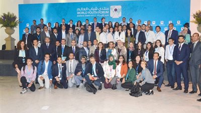 وزيرة الهجرة تلتقي شباب المصريين بالخارج خلال منتدى شرم الشيخ