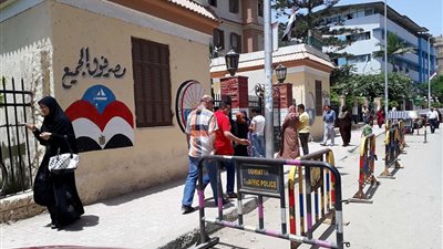 التوتر يخيم على أولياء أمور طلاب الثانوية العامة بدمياط (صور)