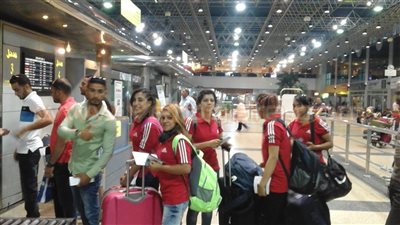 بالصور.. بعثة منتخب مصر للمصارعة الحرة النسائية تغادر مطار القاهرة