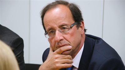 هولاند يحذر ماكرون: الفرنسيون قطعوا رأس الملك لويس السادس