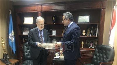 سفير إسبانيا بالقاهرة يودع وزير الآثار (صور)