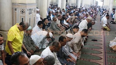 خطيب «النور» بالسيدة زينب: إهدار المال العام اعتداء على الناس جميعا