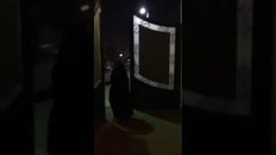 بالفيديو.. سعودي يطارد امرأة منتقبة حاولت سرقة منزله