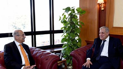 قراءة في قرارات تشكيل الأعلى للحوار المجتمعي من «محلب» إلى «إسماعيل».. البنود المستجدة تنصف العمال.. التشاور بين أطراف العملية الإنتاجية وإبداء الرأي في الاتفاقيات الدولية ذات الصل