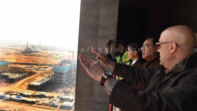 مدبولي يصعد الدور الـ 16 للبرج الأيقوني في العاصمة الإدارية | فيديو