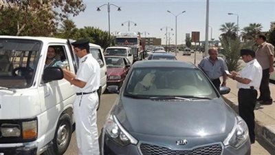 تحرير 402 مخالفة مرورية خلال حملات بالقاهرة الكبرى
