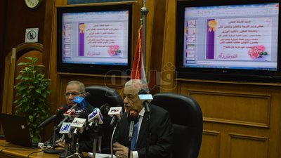 وزير التعليم: طالب عمره 55 سنة ضمن أوائل الدبلومات الفنية