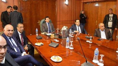 وزير الرياضة يلتقي لجنة بطولة البحر المتوسط لكرة اليد ببورسعيد (صور)