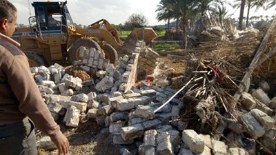 إزالة 15 مقبرة مبنية على أملاك دولة في دمياط