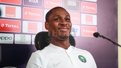 قائد منتخب نيجيريا: سعيد بتشجيع جماهير مصر لنا في المدرجات