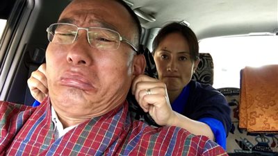 زوج نسى شراء الزهور في عيد الحب فتلقى عقابا من زوجته